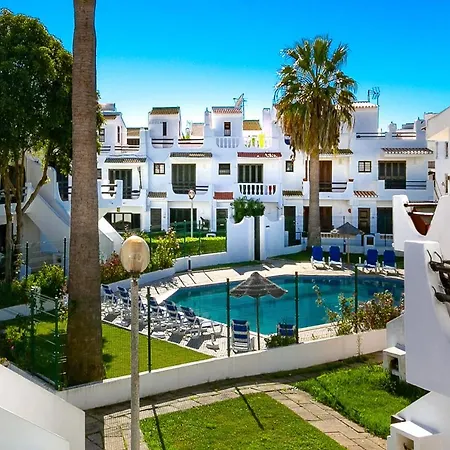 B12 - Pool And Sun Apartment